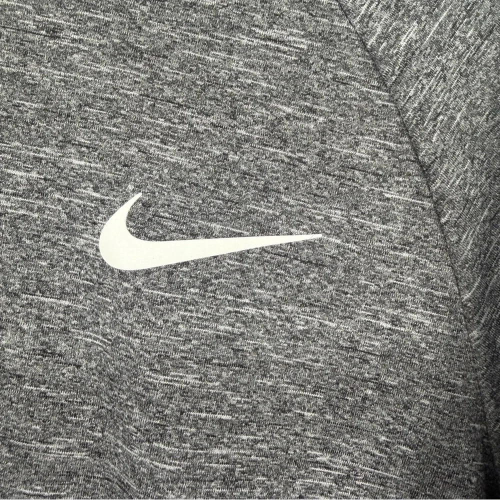 Nike Dri-Fit Gray Hooded‎ Long Sleeve Top UPF 40+ Size M